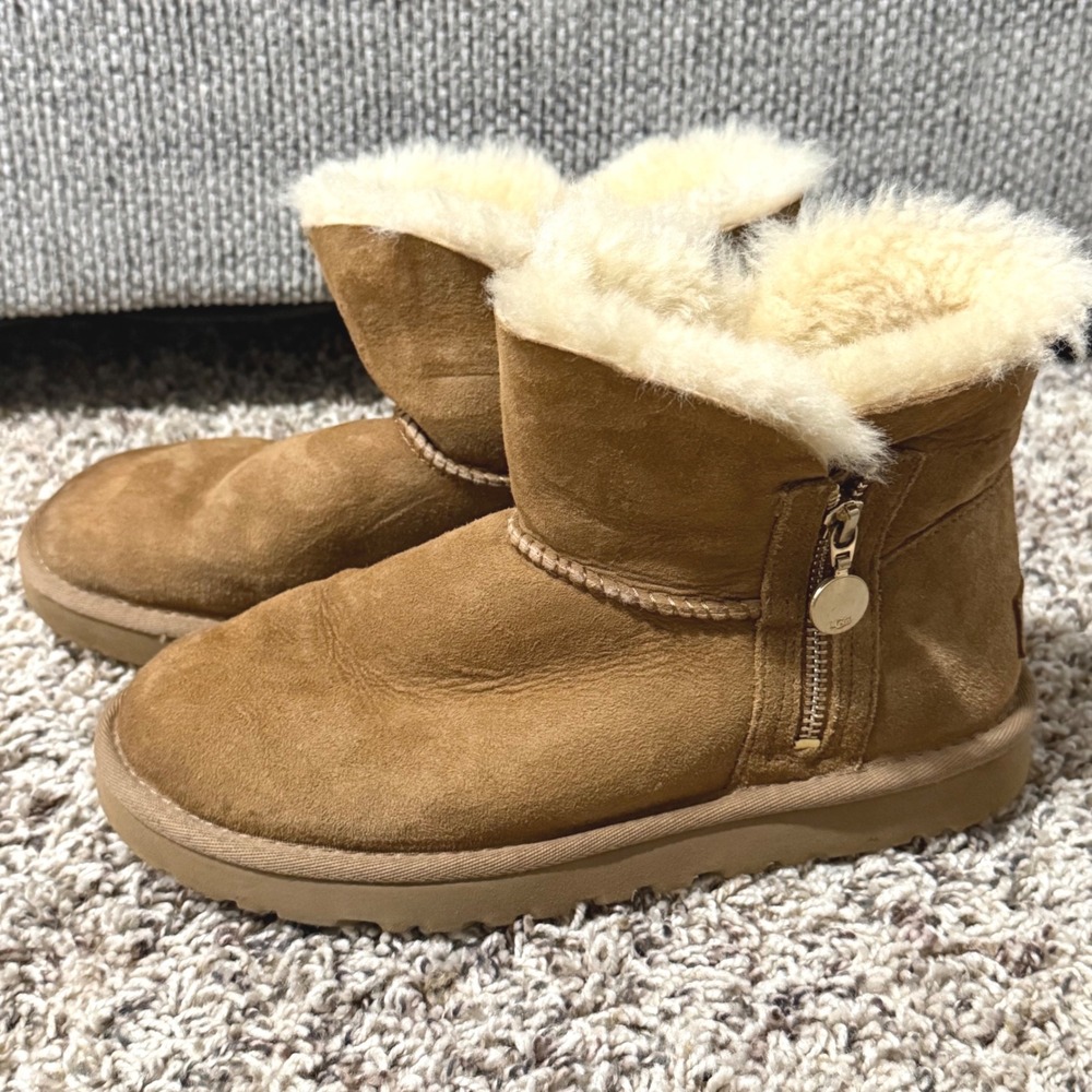 UGG Womens Chestnut Suede Classic Zip Short Boots Shearling Lined 1112480 Size 7